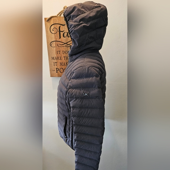 MICHAEL KORS ULTRA LIGHT WEIGHT HOODED PUFFER DOWN JACKET IN Gray SIZE S nwot - Picture 5 of 8